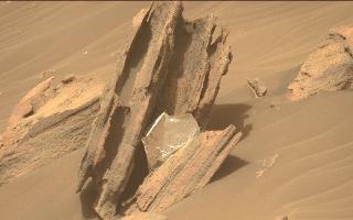 nasas-perseverance-rover-spots-something-unexpected-on-mars-that-has-a-connection-with-earth