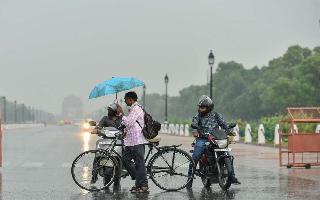 delhi-weather-forecast-no-heatwave-in-delhincr-for-next-few-days-as-imd-predicts-cloudy-skies-light-rains