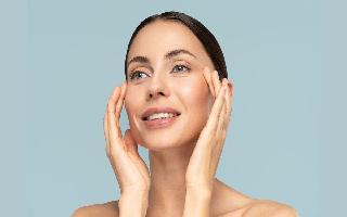 easy-and-effective-home-remedies-to-get-a-glowing-youngerlooking-skin