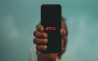 Netflix And Chill: These Postpaid Plans From Jio And Airtel Comes With Netflix and Amazon Prime Subscription
