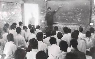 super-30-founder-anand-kumar-shares-old-picture-from-him-tuition-centre-says-never-change-your-path