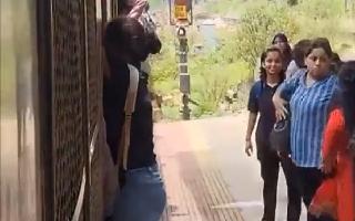 video-of-woman-hanging-on-moving-mumbai-local-train-scares-internet-watch