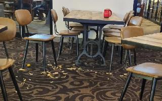 hate-parents-like-this-netizens-slam-couple-for-not-stopping-kid-from-littering-the-restaurant