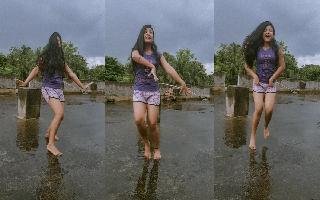 girls-rain-dance-on-koi-ladki-hai-song-goes-viral-netizens-laud-her-performance-watch