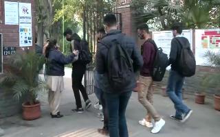 delhi-university-issues-warning-over-false-notification-of-ug-exam-cancellation