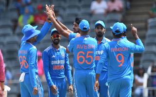 india-vs-south-africa-live-cricket-score-1st-odi-17th-dec-ind-versus-sa-live-scorecard-new-wanderers-stadium-johannesburg-pink-odi-weather-pitch-report-rahul-markram-shreyas-rinku-samson-lb