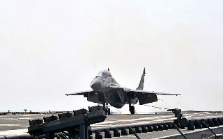 Indian Navy's MiG-29K Suffers Tyre Burst At Goa Airport | Watch Video