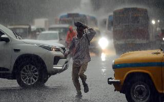 Cyclone Michaung To Make Landfall Near Andhra Coast On Dec 5; Heavy Rain Alert Issued, Fishermen Warned