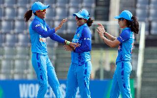 live-score-inw-vs-saw-final-t20i-latest-updates-east-london-tri-nation-series-final-toss-playing11-india-women-vs-south-africa-women-live-stream-hotstar-star-sports-ball-by-ball-commentary-harmanpreet-jemimah-mandhana-deol-pooja-renuka-shafali-kapp-luus-lb