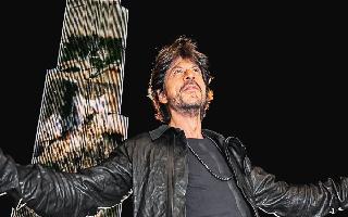 Shah Rukh Khan Does His Iconic Pose As 'Pathaan' Trailer Gets Screened At Burj Khalifa | Watch
