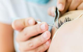 Castor Oil To Aloe Vera; 4 DIY Remedies To Grow Thick Eyebrows Quickly