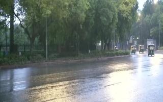 Delhi-Noida Weather: Rain, Hailstorm Lash Parts Of NCR, Bring Temperature Down; Check IMD Forecast