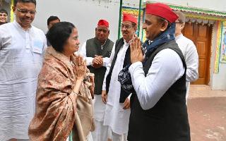 akhilesh-yadav-to-meet-mamata-banerjee-ahead-of-sps-key-meet-in-bengal-over-2024-lok-sabha-polls