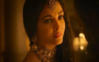 ponniyin-selvan-2-ps-2-box-office-collection-aishwarya-rais-period-drama-crosses-rs-100-crore-mark-worldwide-collects-this-much