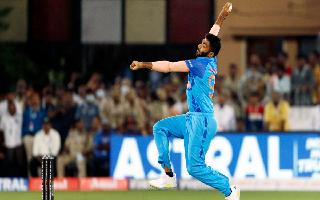 ind-vs-sl-jasprit-bumrah-becomes-first-ever-indian-pacer-to-achieve-this-feat-in-odi-world-cup-matches