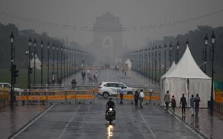 delhi-aqi-live-delhi-air-pollution-today-aqi-rain-showers-bring-respite-from-severe-smog-aqi-decreases-to-339-diwali-aqi-delhincr-safar-anand-vihar-aqi-latest-updates