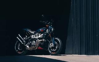 indian-ftr-x-100-r-carbon-unveiled-at-eicma-2023-only-400-units-to-be-produced-full-details-here
