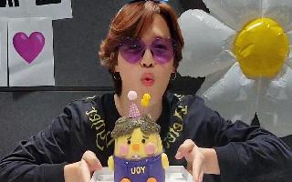 BTS Jimin Birthday: It's Baby Mochi’s Birthday And BTS ARMY Is Out Of Control; Takes Over Social Media With Dance Edits, Cute Photos & More | Watch
