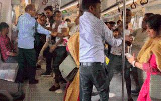 Delhiites At It Again: Another WWE-Like Moment At Delhi Metro Goes Viral After Intense Fight Erupts Among Passengers