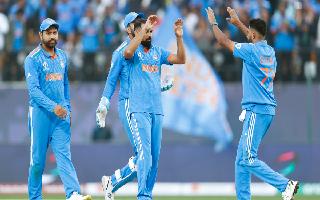 ind-vs-nz-world-cup-2023-mohammed-shamis-fifer-puts-india-in-front-as-new-zealand-bundle-out-on-273