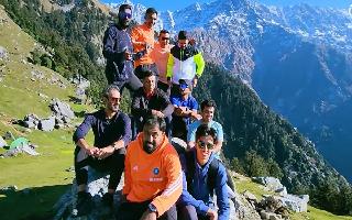 icc-world-cup-2023-ahead-of-ind-vs-eng-clash-rahul-dravid-led-indian-support-staff-completes-triund-trek-watch