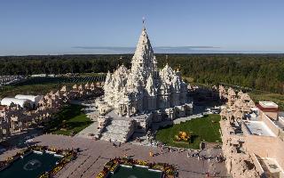 akshardham-in-new-jersey-largest-hindu-temple-inaugurated-in-us-by-mahant-swami-maharaj