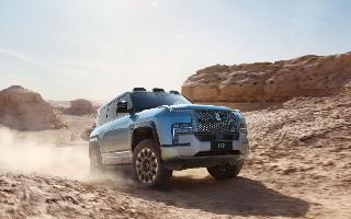 BYD U8 - 1,180 Bhp Hybrid Monster That Can Do Full 360 At Same Spot And Can Also Float On Water; Full Details
