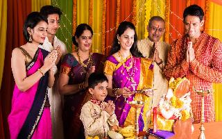 navratri-2023-give-these-5-items-to-all-nine-devi-avatars-on-kanya-pujan