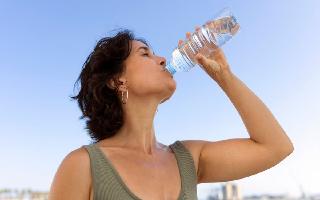 7-game-changing-benefits-of-drinking-8-glasses-of-water-everyday
