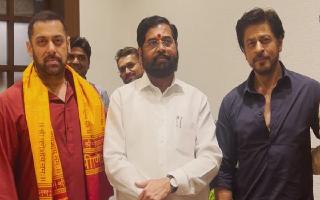Shah Rukh Khan-Salman Khan Break The Internet By Posing Together At CM Eknath Shinde’s Residence For Ganpati Darshan | Watch
