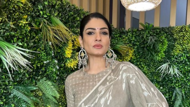 raveena-tandon-gets-attacked-in-public-after-being-accused-of-rash-driving-and-assaulting-please-dont-hit