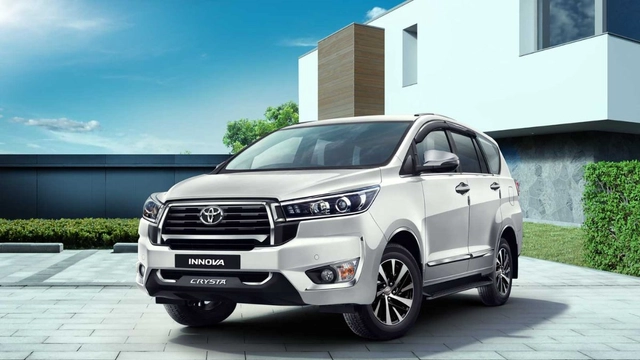 toyota-innova-hycross-crysta-waiting-period-you-may-have-to-wait-for-a-year-to-get-your-new-mpv