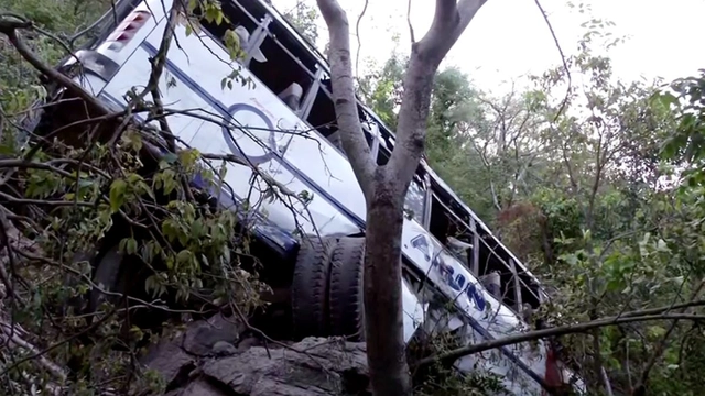 jk-terror-attack-massive-manhunt-underway-lg-takes-stock-of-situation-after-deadly-attack-on-pilgrims-in-reasi-updates