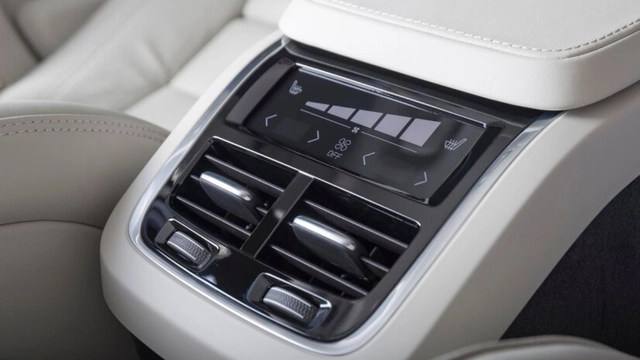 affordable-cars-with-rear-ac-vents-hyundai-aura-to-tata-altroz-to-maruti-suzuki-baleno-check-list