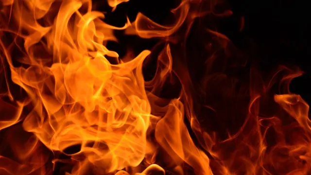 bengal-woman-four-year-old-son-burnt-to-death-in-birbhum-notungeet-husband-in-critical-state-crime-news