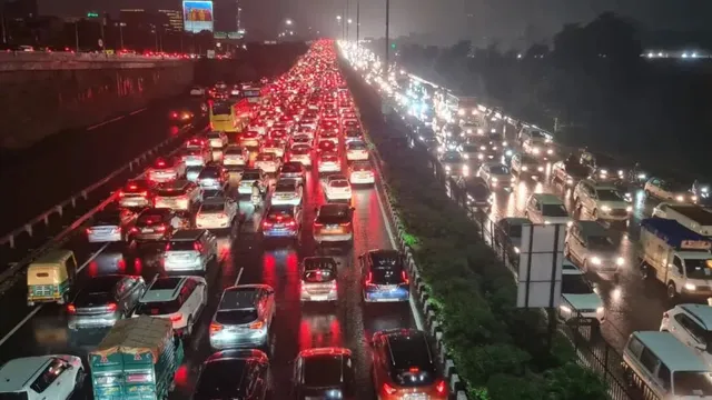 delhi-traffic-advisory-vehicular-movement-between-aiims-and-iit-hauz-khas-stretch-to-remain-affected-today-check-guidelines