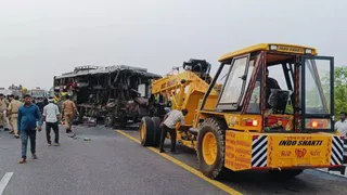 Unnao Accident: 18 Dead, 19 Injured In Bus-Tanker Collision On Lucknow-Agra Expressway, PM Modi Announces Ex-Gratia