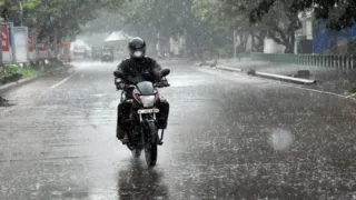 Weather Updates: Light Rain Expected In Delhi-NCR Today; Heavy Rain Alert Issued For Bihar And UP | Details Inside