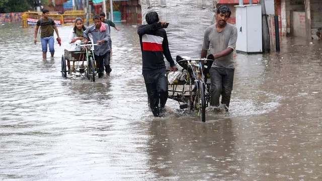mumbai-weather-imd-issues-orange-alert-with-heavy-rain-predicted-in-today-flight-delay-mumbai-indigo-flight-monsoon-news-mumbai-rain-update