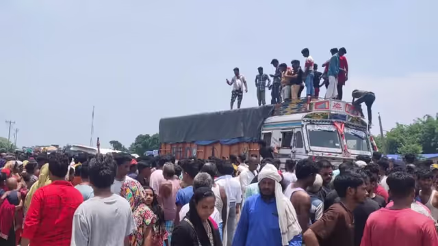 kishanganj-road-accident-five-dead-eight-injured-after-truck-hits-scorpio-in-pauakhali