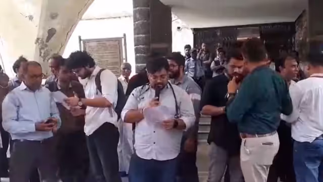 delhi-gtb-hospital-firing-strike-continues-as-doctors-demand-these-arrangements-after-32-year-old-patient-murder