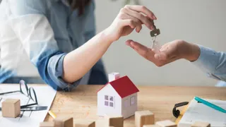 8 Effective Vastu Tips To Sell Property Faster; Know From Expert