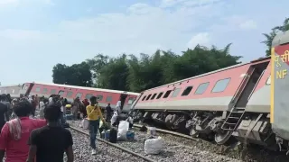 Gonda Train Accident: 800 Railway Personnel Carrying Out Restoration Work, Says DRM North-Eastern Railway