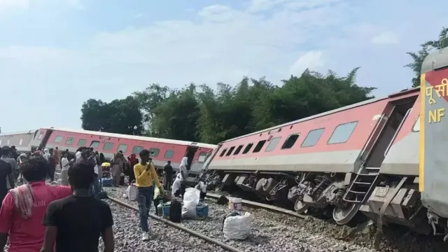 gonda-train-accident-800-railway-personnel-carrying-out-restoration-work-says-drm-northeastern-railway