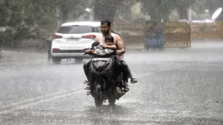 Weather Updates: Heavy Rainfall Alert For Maharashtra, Gujarat Today; Light Showers Expected In Delhi-NCR