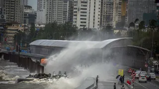 Maharashtra Rains: 'Stay Indoors' Appeal In Mumbai As IMD Issues Red Alert; Over 400 Rescued In Pune | Updates