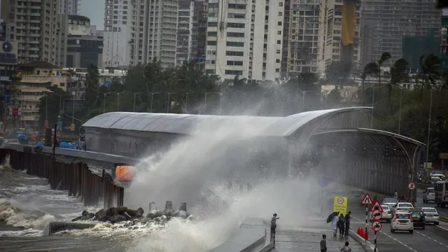 maharashtra-rains-mumbai-imd-red-alert-pune-400-rescued-mumbai-rains-pune-weather-updates-death-toll-videos