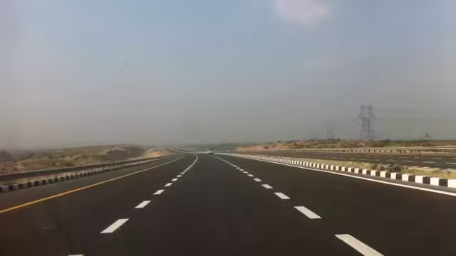 up-expressway-traffic-rules-lane-violation-seat-belt-offenders-will-have-to-pay-hefty-fines-details