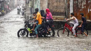 Weather Update: Delhi Likely To Witness Rain Throughout Day, Intense Downpour In Gujarat, Bengal And Other States | Forecast