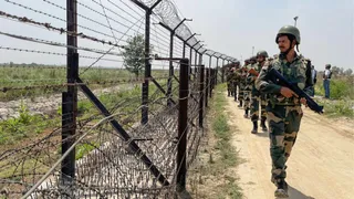 Dhaka In Crisis: BSF Detains 11 Bangladeshi Nationals 'Illegally' Entering India, Odisha To Start Identity Verification Of Foreigners